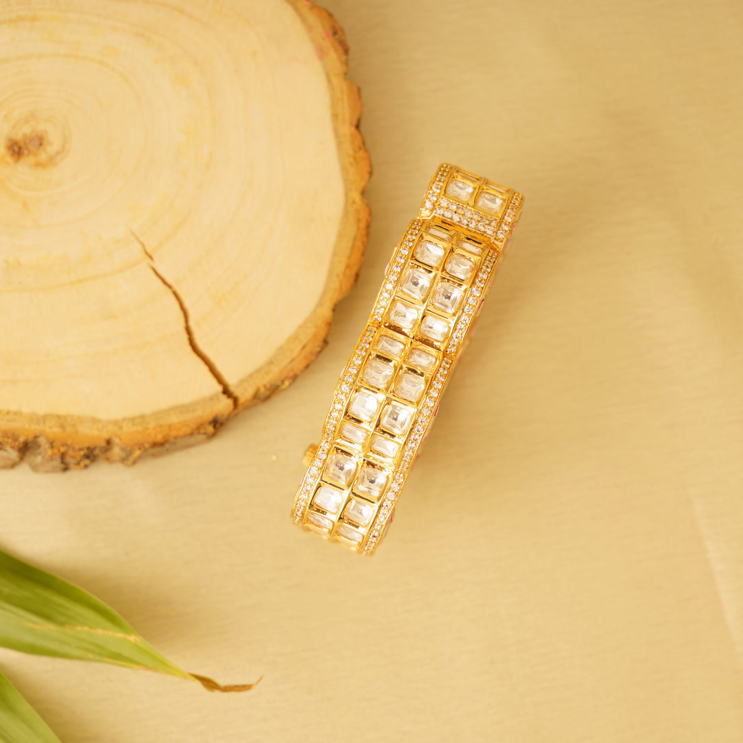 Huma Minakari Gold Kundan kadas zevarbygeeta