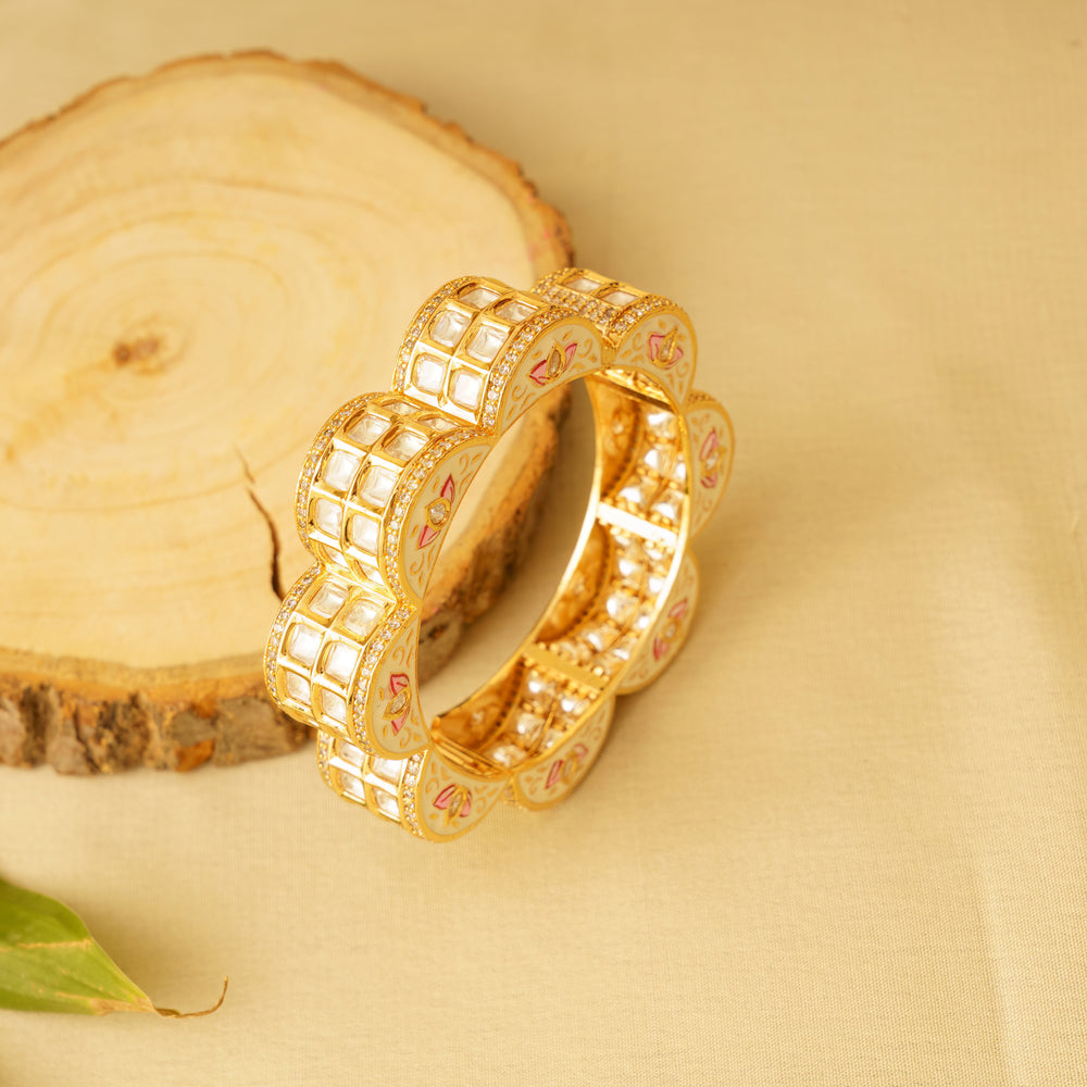 Huma Minakari Gold Kundan kadas zevarbygeeta