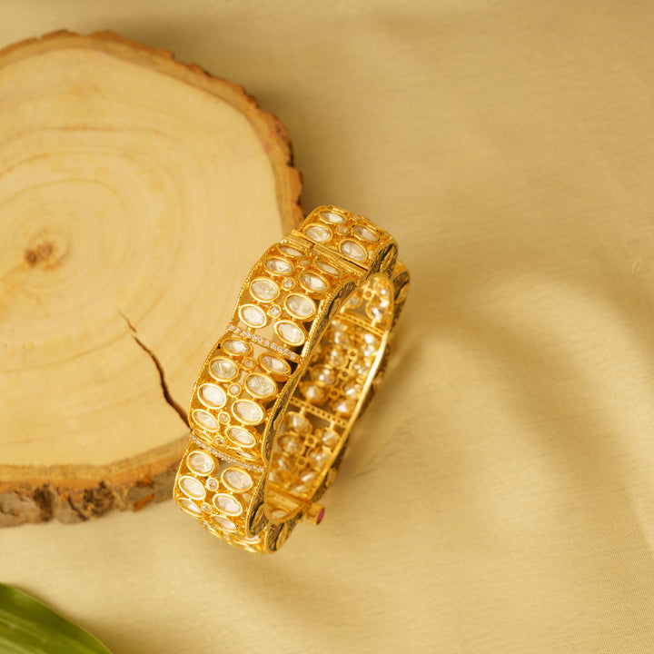 Hemika Minakari Gold Kundan kadas zevarbygeeta