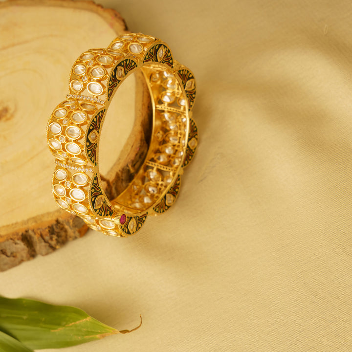 Hemika Minakari Gold Kundan kadas zevarbygeeta