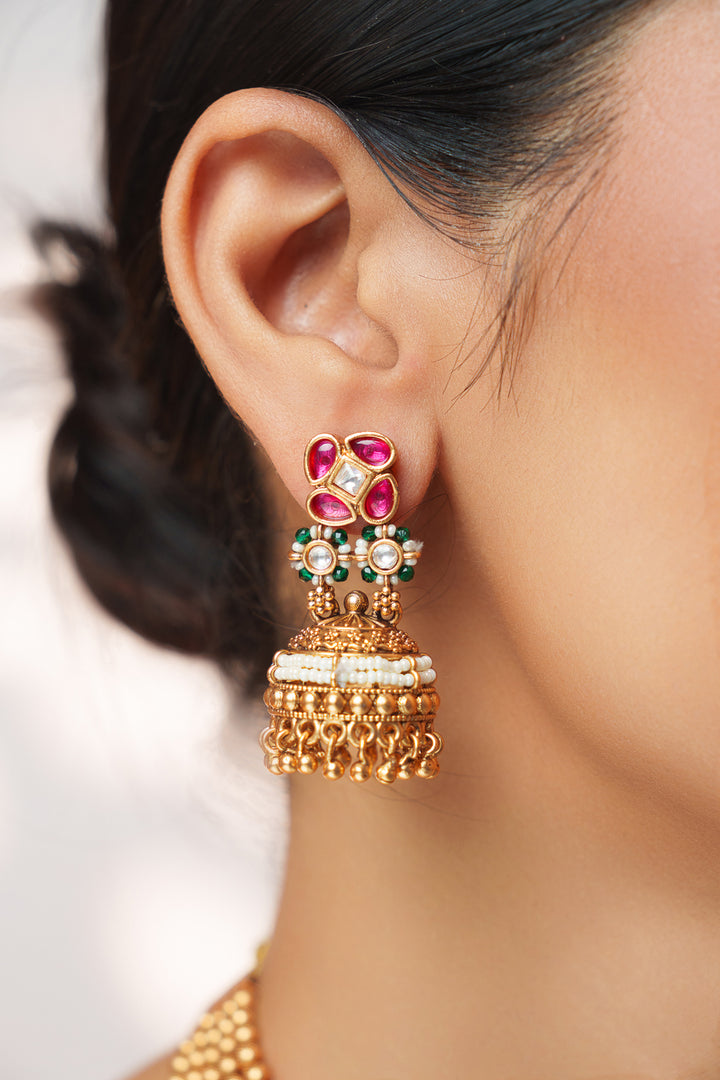 Aahana Kundan Necklace Set