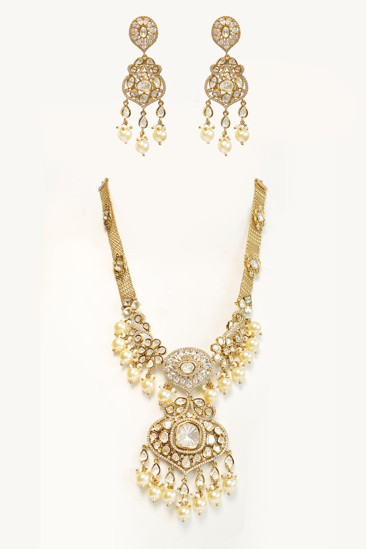 Bhavyata Kundan Set