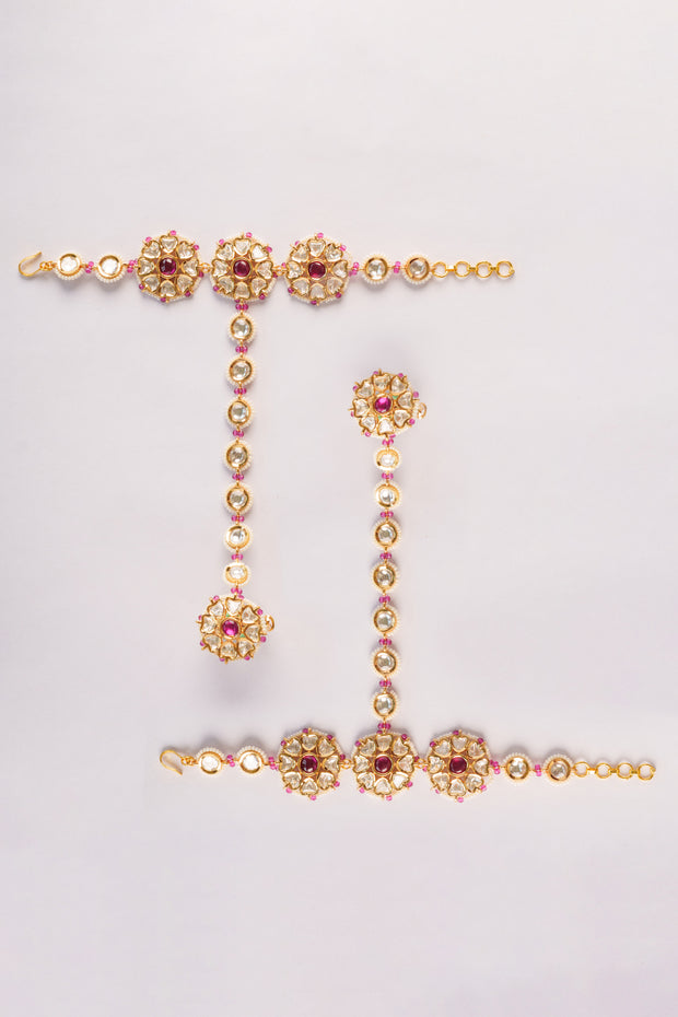 Sharira Red Kundan Haathphool
