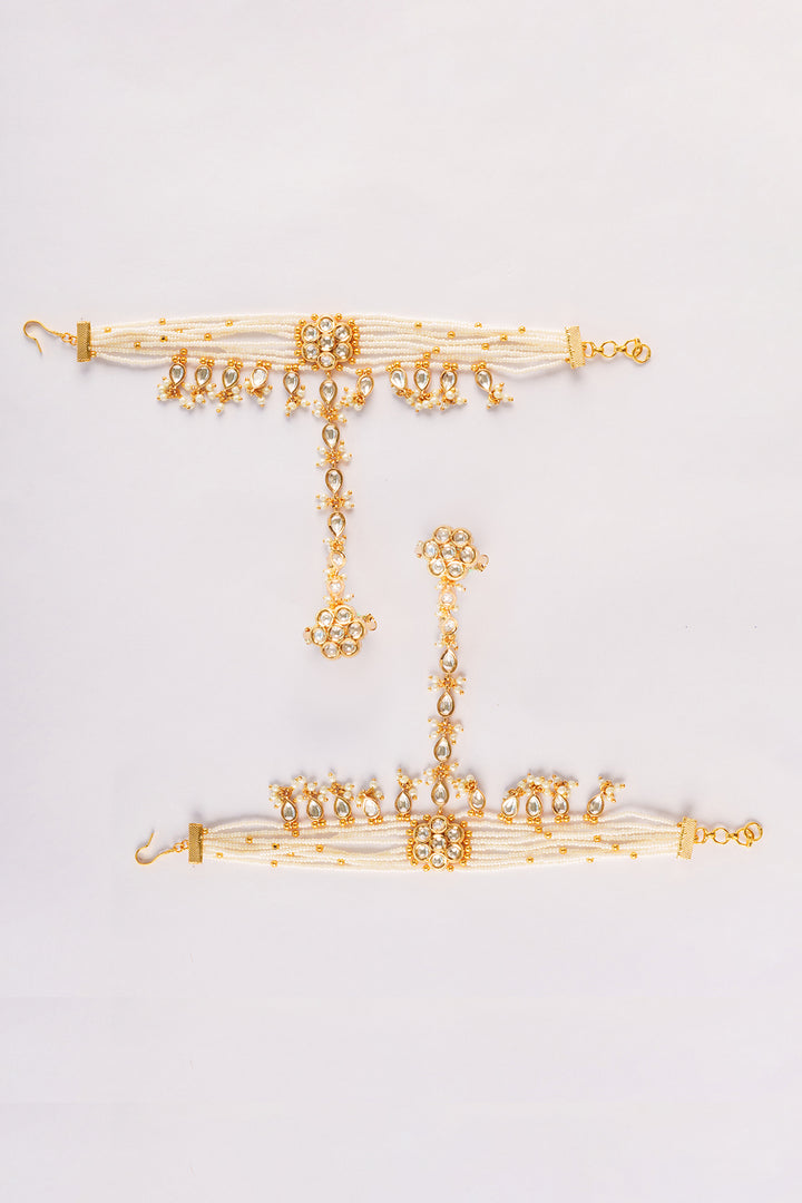 Vedhi Kundan Hathphool