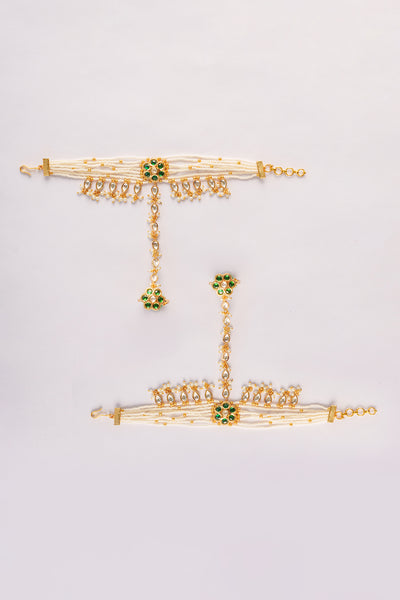Vedhi Green Kundan Haathphool
