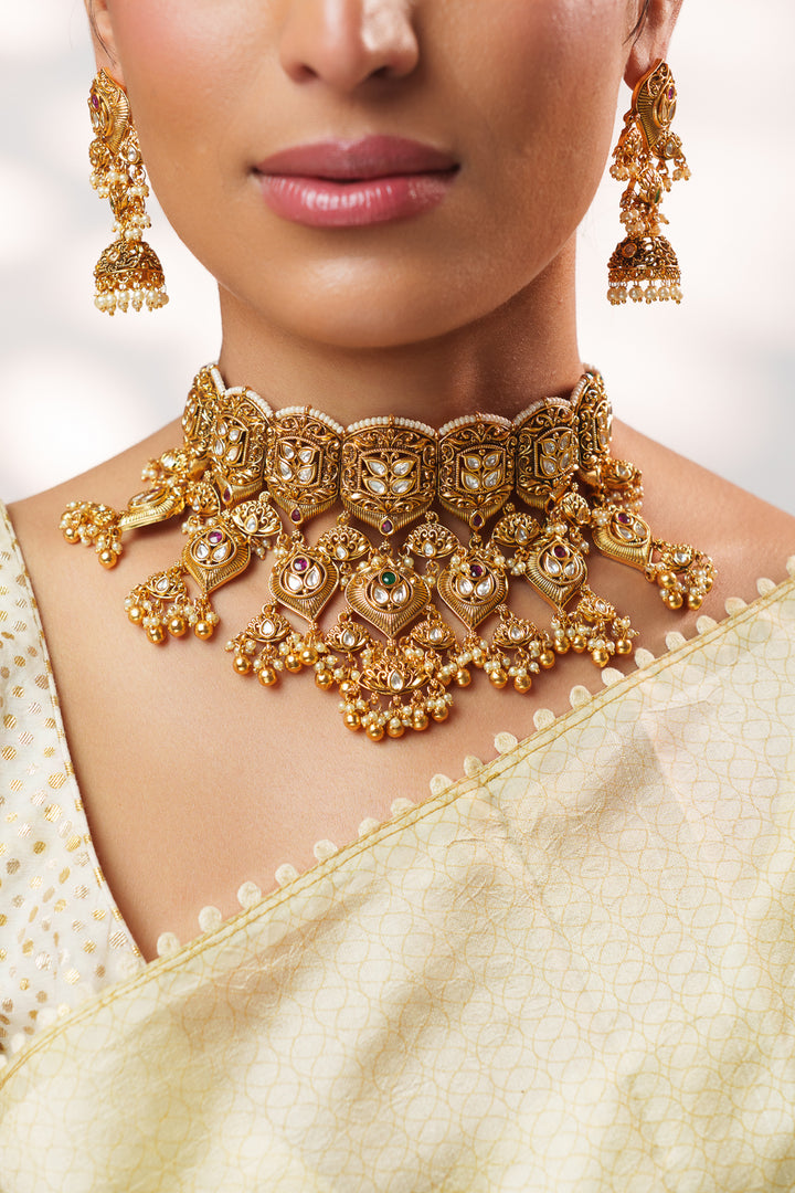 Akushi Temple Kundan Necklace Set