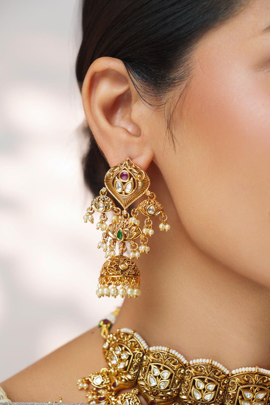 Akushi Temple Kundan Necklace Set