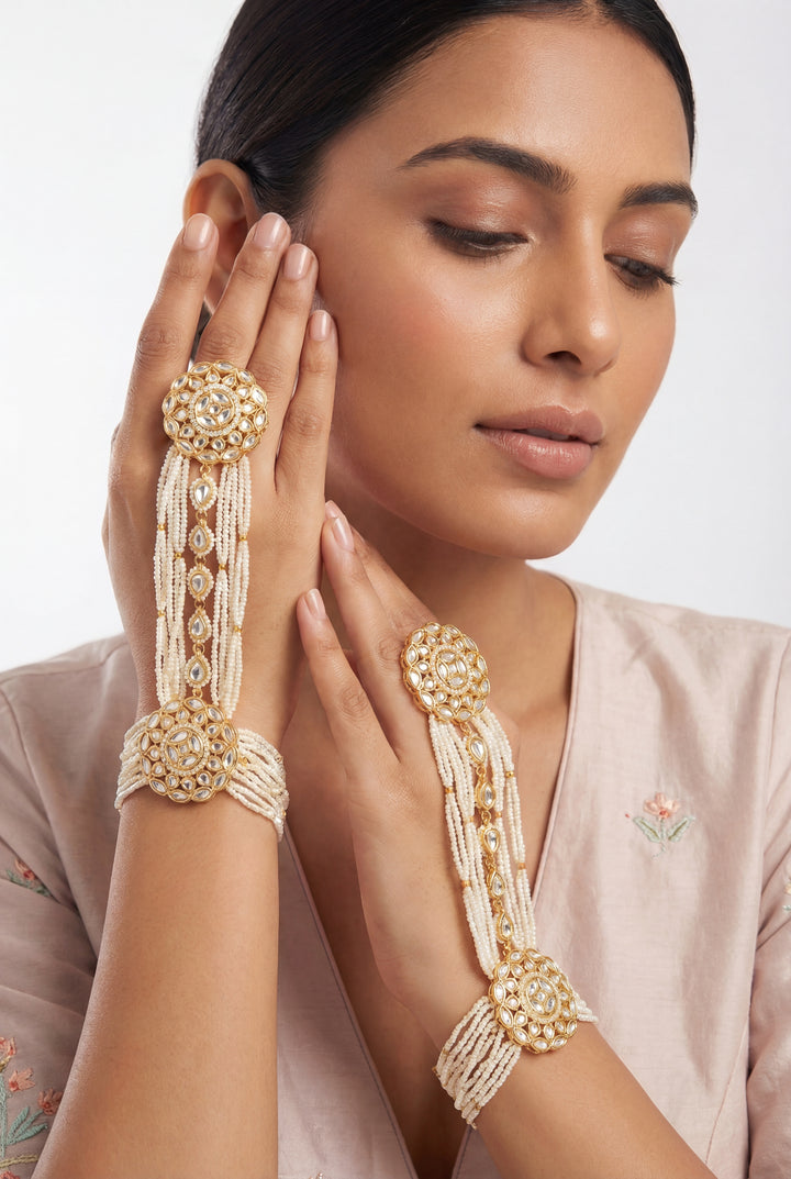 Vedhira Pearl Kundan Hathphool