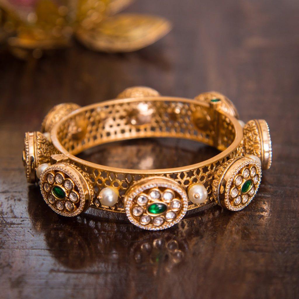 Gold kundan hotsell kada designs