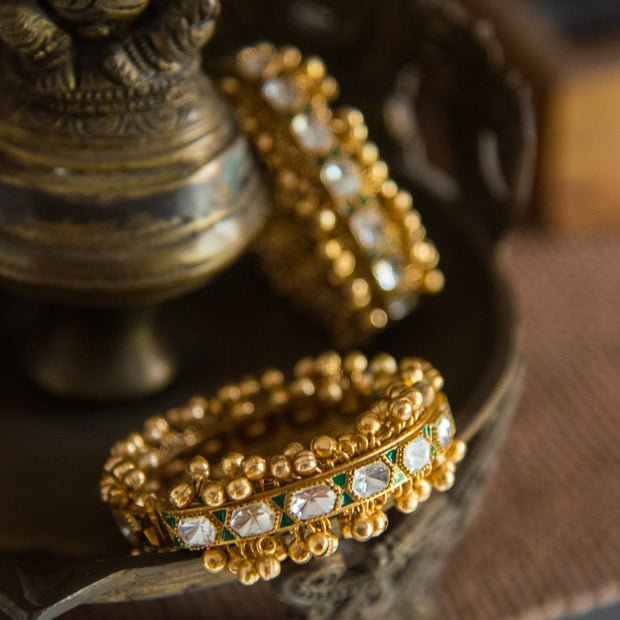 Ammy Gold Pearl Kundan Kada zevarbygeeta