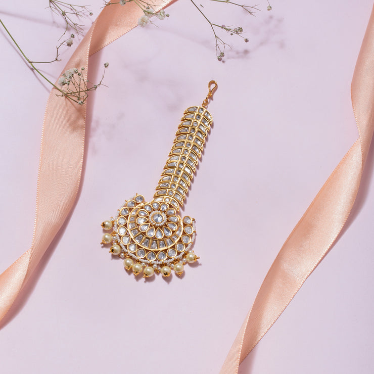 Kundan maang tikka